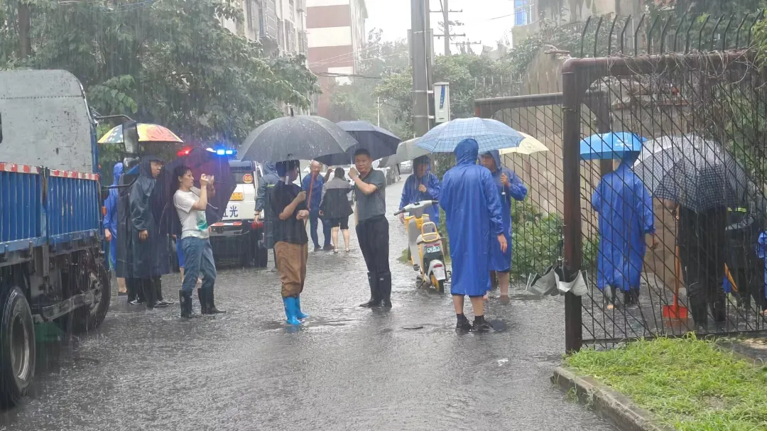 中保恒杰：退役军人志愿服务队筑起防汛“红色堤坝”